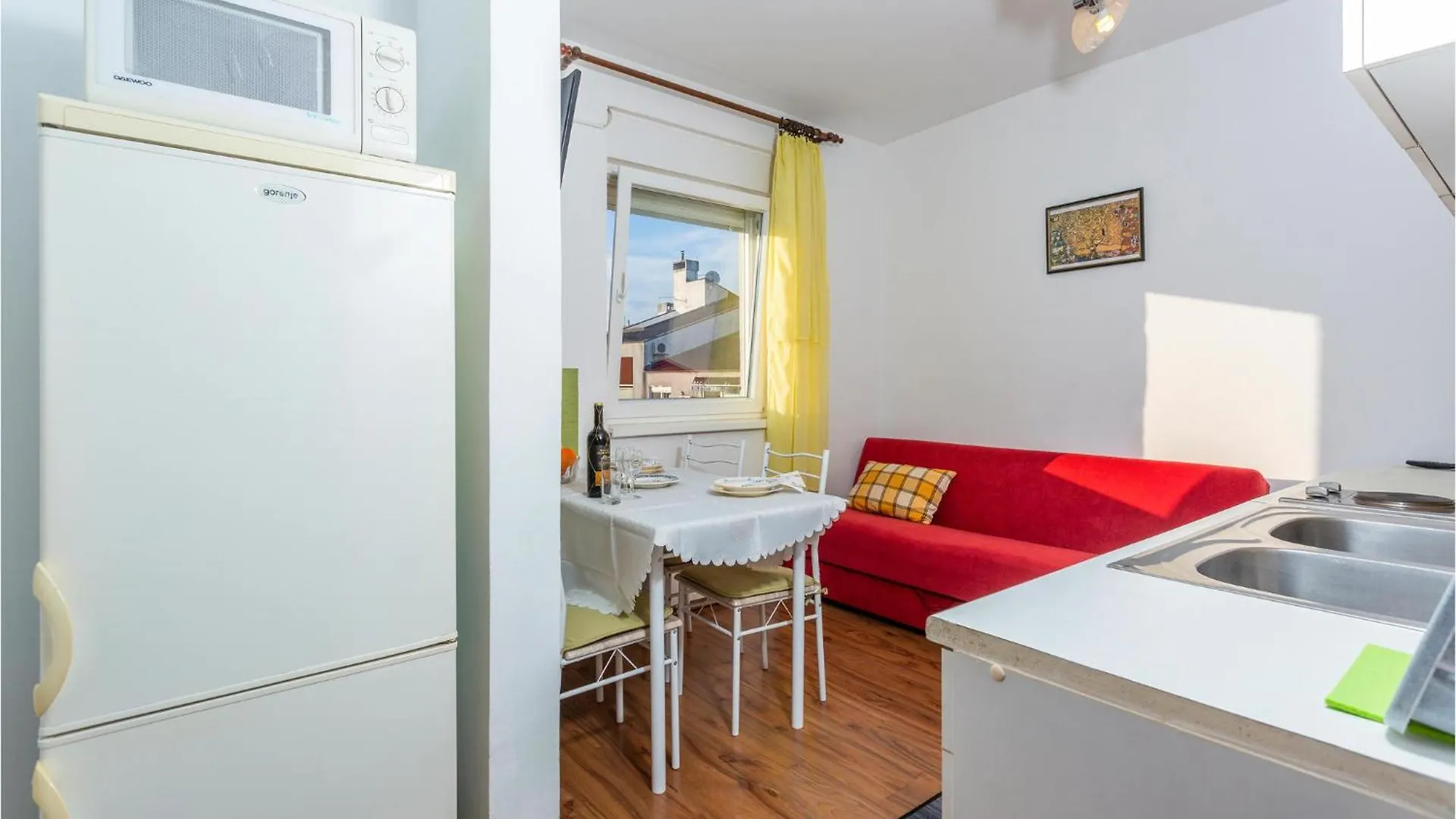 1 Bedroom Awesome Apartment In Njivice 0*,
